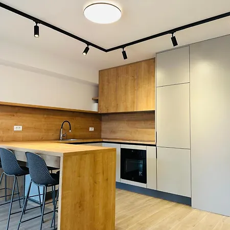 Dora With Private Parking Apartment *