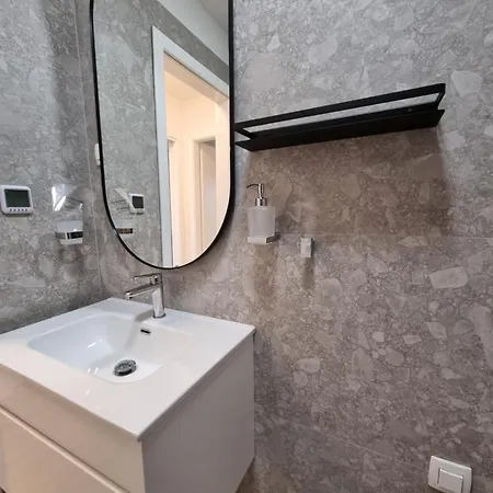 Dora With Private Parking Apartman