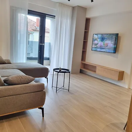 Dora With Private Parking Apartment *