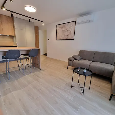 Dora With Private Parking Apartment Zadar