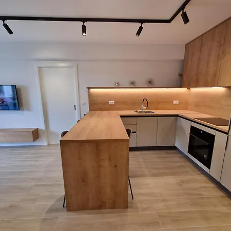 Dora With Private Parking Apartment *