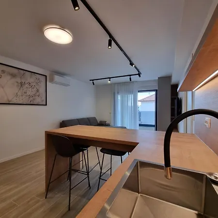 Dora With Private Parking Apartman *