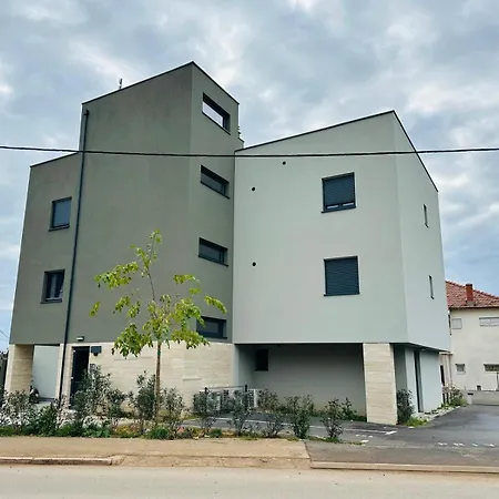 Dora With Private Parking Apartment Zadar