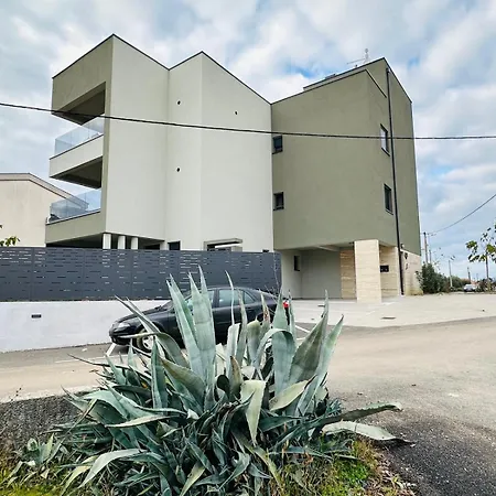 Dora With Private Parking * Zadar