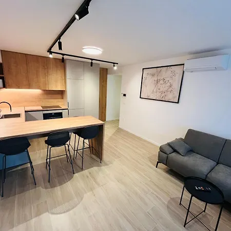 Dora With Private Parking Apartman Zadar