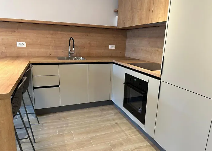 Dora With Private Parking * Zara