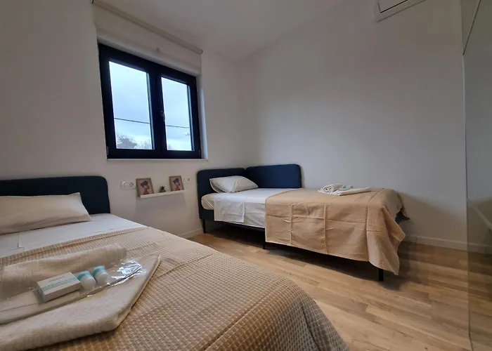 Dora With Private Parking Appartamento Zara