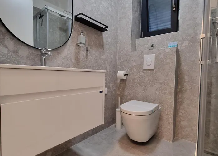 Dora With Private Parking Appartamento Zara