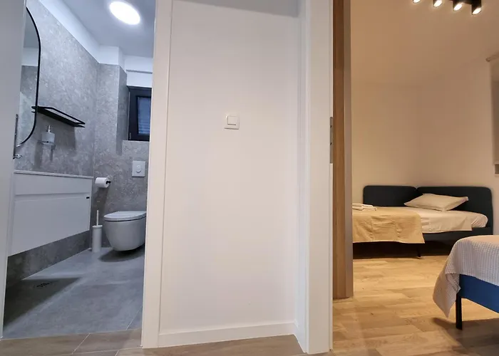 Dora With Private Parking *