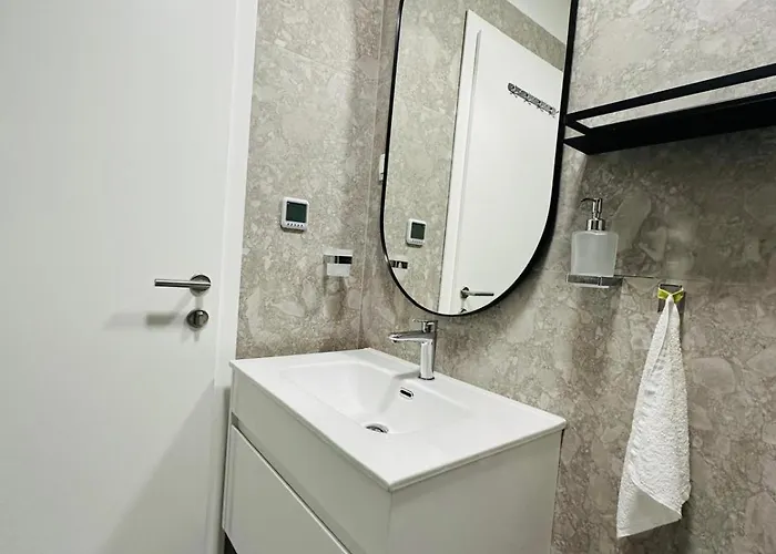 Dora With Private Parking * Zara