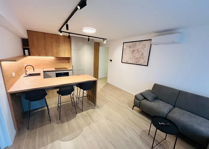 Dora With Private Parking Appartamento Zara